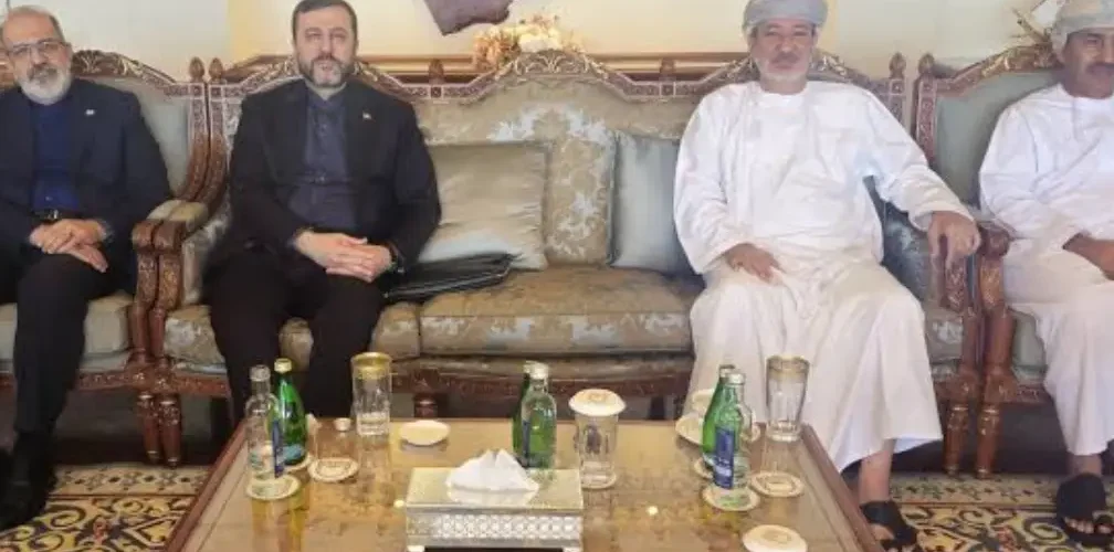 إيران وسلطنة عمان تعقدان اجتماعها الأول حول هرمز ومسقط تؤكد حرصها على بقاء الملاحة حرة في المضيق 1008x500