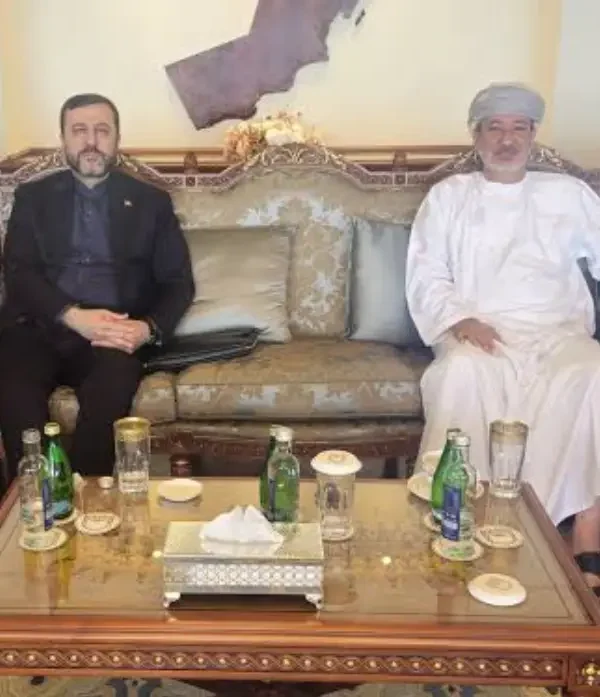 إيران وسلطنة عمان تعقدان اجتماعها الأول حول هرمز ومسقط تؤكد حرصها على بقاء الملاحة حرة في المضيق 600x697