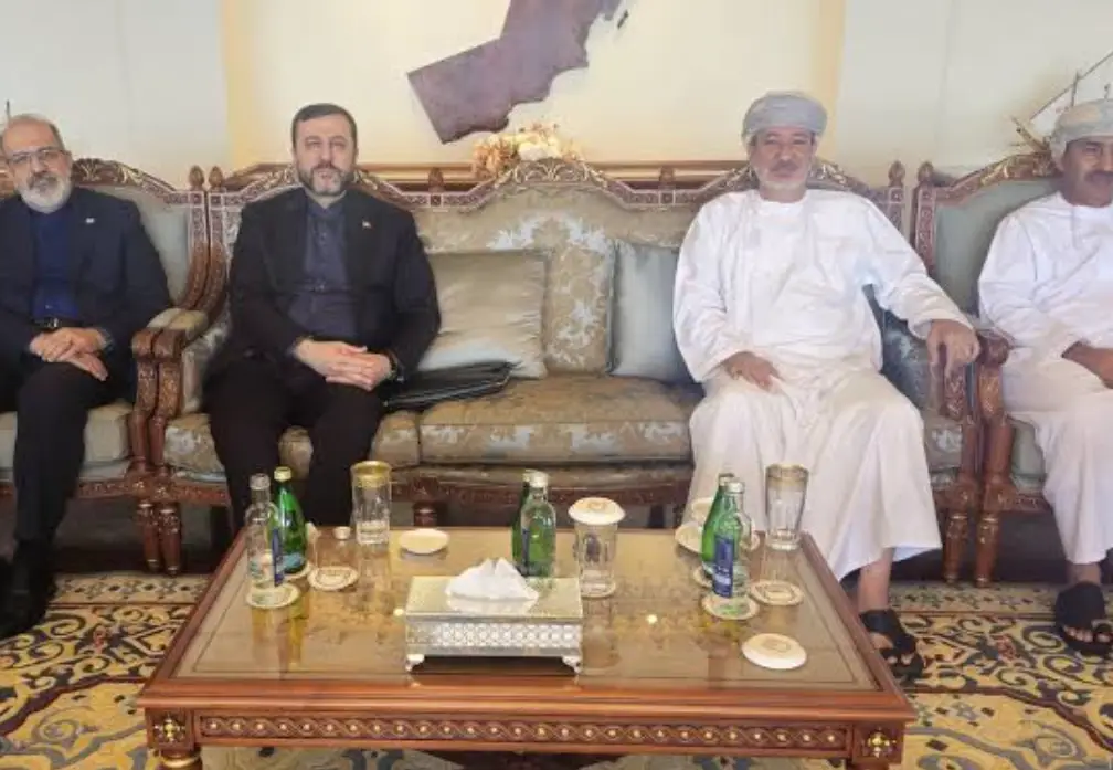 إيران وسلطنة عمان تعقدان اجتماعها الأول حول هرمز ومسقط تؤكد حرصها على بقاء الملاحة حرة في المضيق