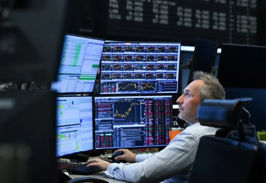 تراجع الأسواق الأوروبية مع ترقب توجهات المركزي الأمريكي بشأن الفائدة