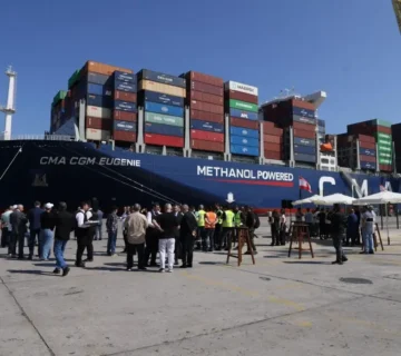 تسجّل رقماً قياسياً كأكبر سفينة حاويات ترسو في محطة حاويات مرفأ طرابلس CMA CGM EUGENIE 360x320