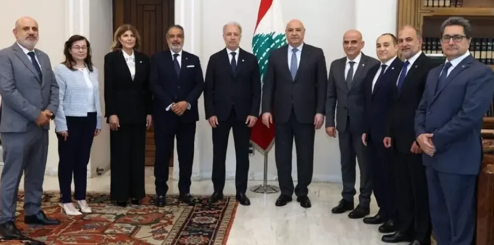 عون استقبل وفدا من نقابة وسطاء التأمين برئاسة طلال الانسي  لبنان سينهض من جديد 1 1008x500