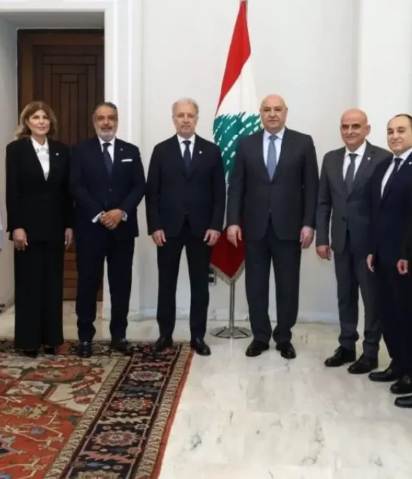 عون استقبل وفدا من نقابة وسطاء التأمين برئاسة طلال الانسي  لبنان سينهض من جديد 1 600x697