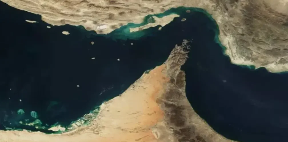 فارس  إعفاء مؤقت 60 يوما لعبور السفن قبل بدء نظام الرسوم في مضيق هرمز 1008x500