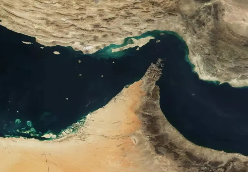 فارس  إعفاء مؤقت 60 يوما لعبور السفن قبل بدء نظام الرسوم في مضيق هرمز