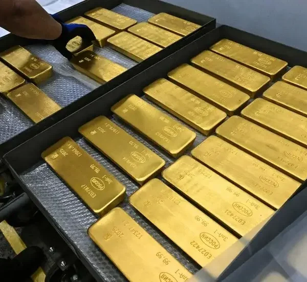 أسعار الذهب تستقر لكنها تتجه نحو خسارة أسبوعية 600x551