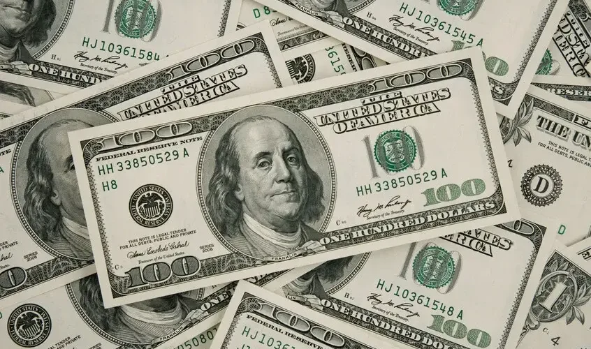 الدولار يتجه نحو أكبر انخفاض أسبوعي في ثلاثة أشهر 846x500