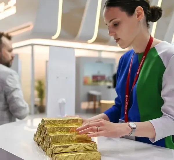 الذهب يسجل أول مكاسب أسبوعية في 5 أسابيع 600x551