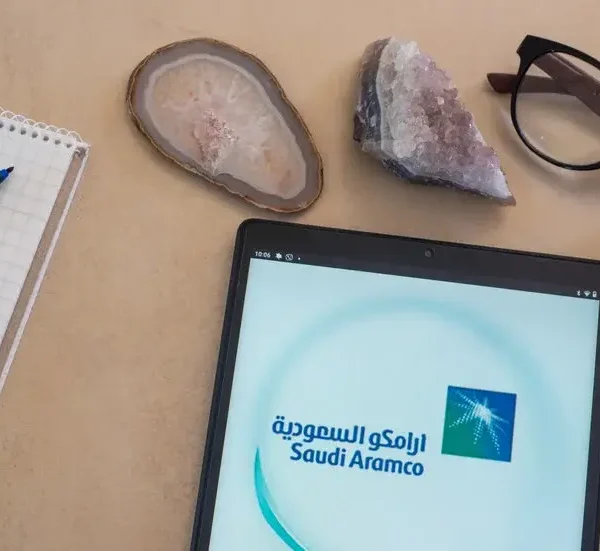 السعودية تبحث مدّ خط أنابيب بديل عن هرمز لتأمين صادرات النفط 600x551