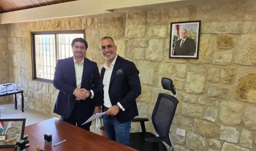 بلدية دفون توقّع اتفاقية لإطلاق مشروع تغذية كهربائية بديلة بالتعاون مع شركة دينامو 846x500