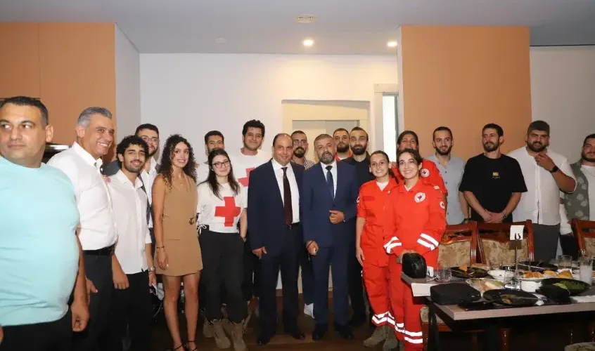 جمعية تجار وصناعيي الغرب تنظّم عشاءً خيرياً دعماً للصليب الأحمر اللبناني 846x500