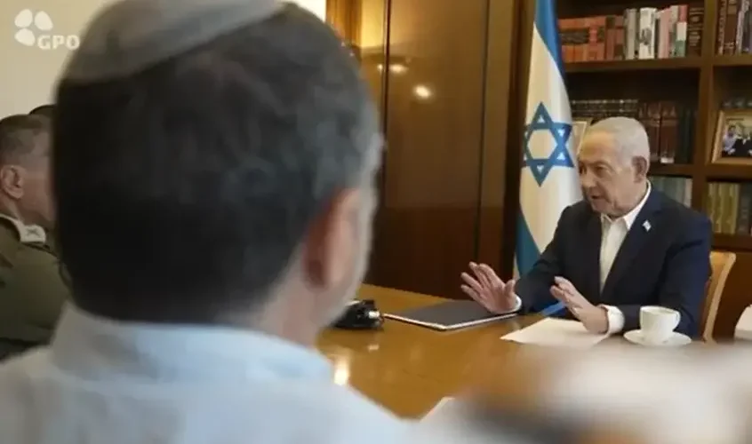 نتنياهو وكاتس  أوامر للجيش بجمع السلاح من الضفة وسحب تصاريح العمل وبدء تشريع بؤر استيطانية جديدة 846x500