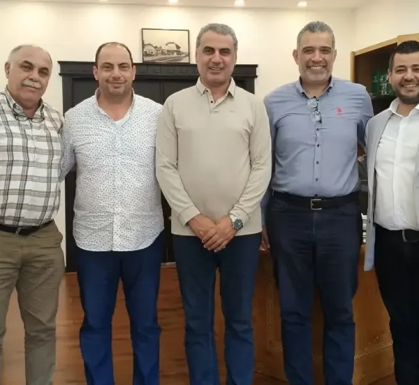 وفد من جمعية تجار وصناعيي الغرب يبحث مع مدير عام سكك الحديد والنقل المشترك تعزيز خدمات النقل في المنطقة 600x551
