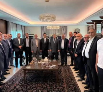 السفير الصيني خلال زيارته مدينة صيدا 360x320