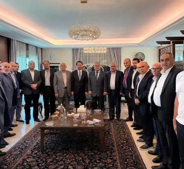 السفير الصيني خلال زيارته مدينة صيدا 600x551