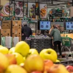 بلومبرغ تحذر  الحروب والمناخ يهددان بارتفاع قياسي في أسعار الغذاء العالمي 150x150